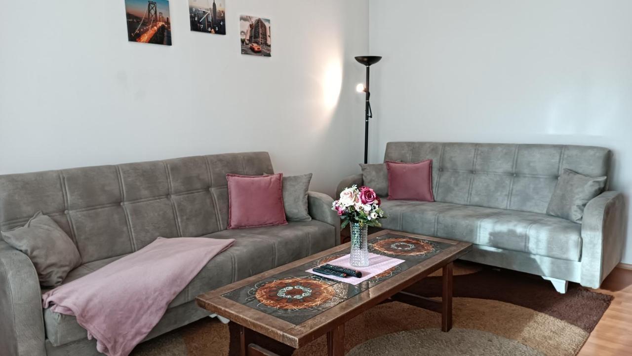 City Park Apartments Prishtine Bagian luar foto
