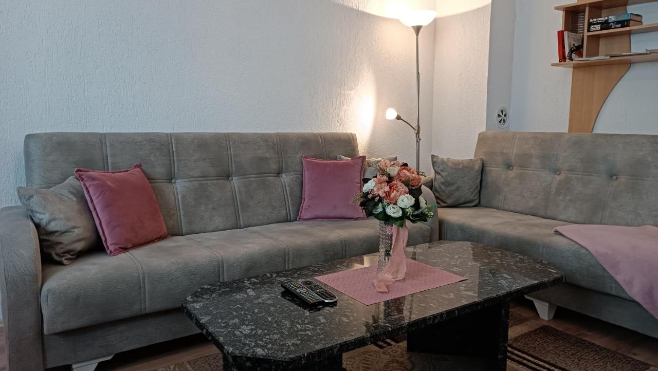City Park Apartments Prishtine Bagian luar foto
