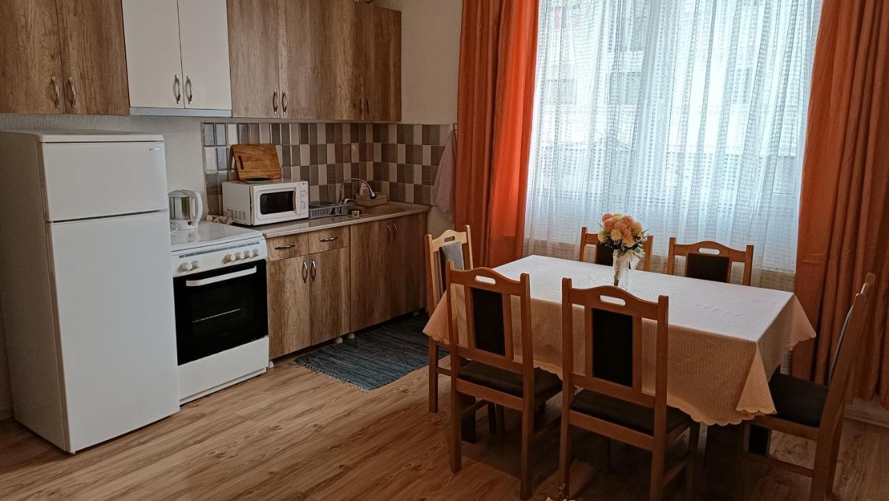 City Park Apartments Prishtine Bagian luar foto